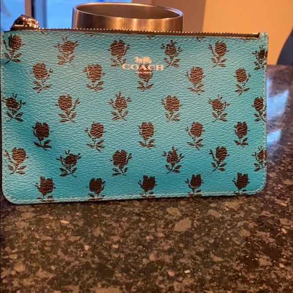 Coach Handbags - Coach wristlet EUC 7x4.5